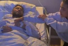 صورة تامر حسني يجري عملية جراحية دقيقة بالكلي في المانيا