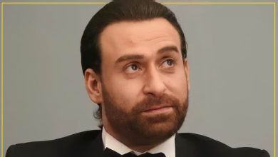 صورة الفنان نضال الشافعي يتلقي واجب العزاء في وفاة والدته بعد زوجته