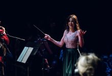صورة أمل قرمازي تقود اوركسترا مزيكا في جولة عالمية من جنيف ومسرح ( باتاكلان ) العريق علي موعد مع روائع فيروز